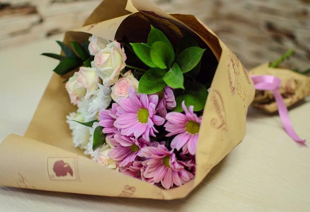 Букет цветов из: Розы и Хризантемы в Поселок санатория Озеро Белое