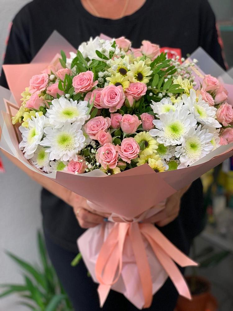 Букет цветов из: Розы и Хризантемы в Поселок санатория Озеро Белое