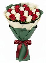Букет Микс из красных и белых роз в Поселок санатория Озеро Белое