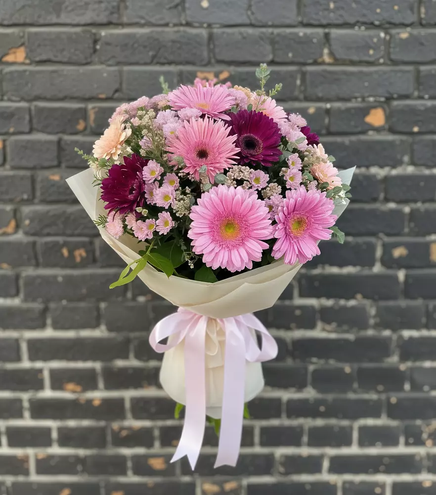 Букет цветов из: Герберы и Хризантемы в Поселок санатория Озеро Белое
