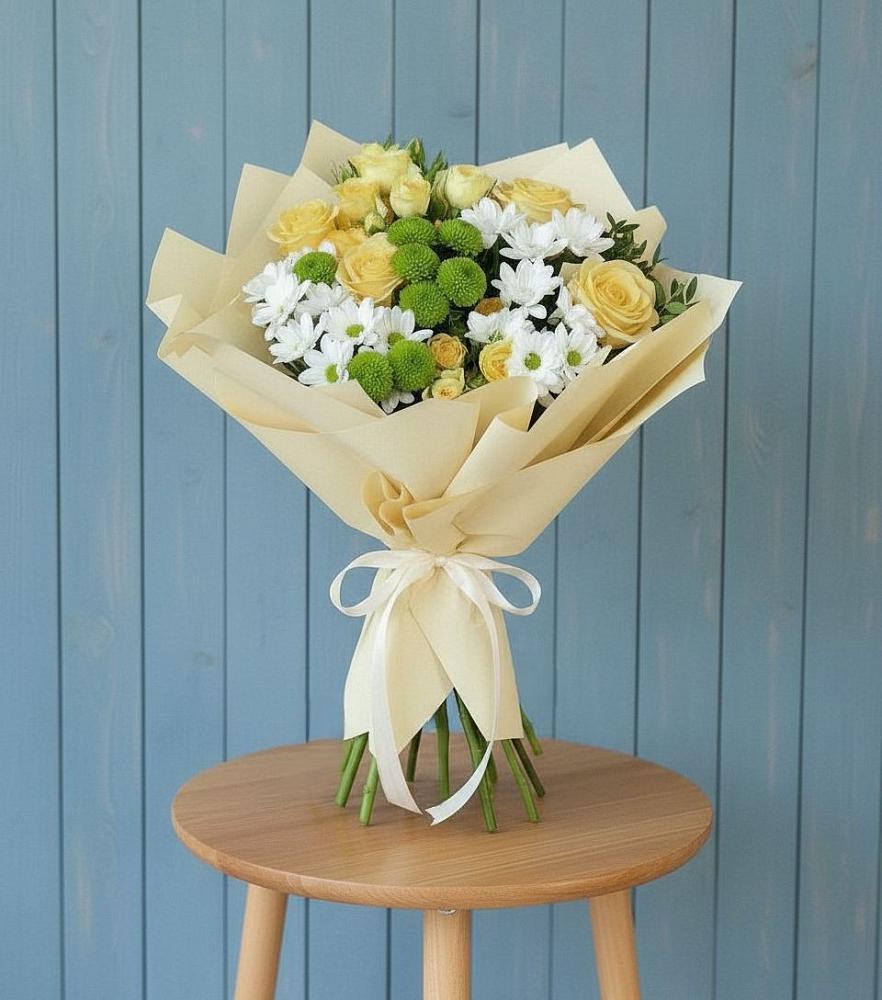 Букет цветов из: Хризантемы и Розы в Поселок санатория Озеро Белое