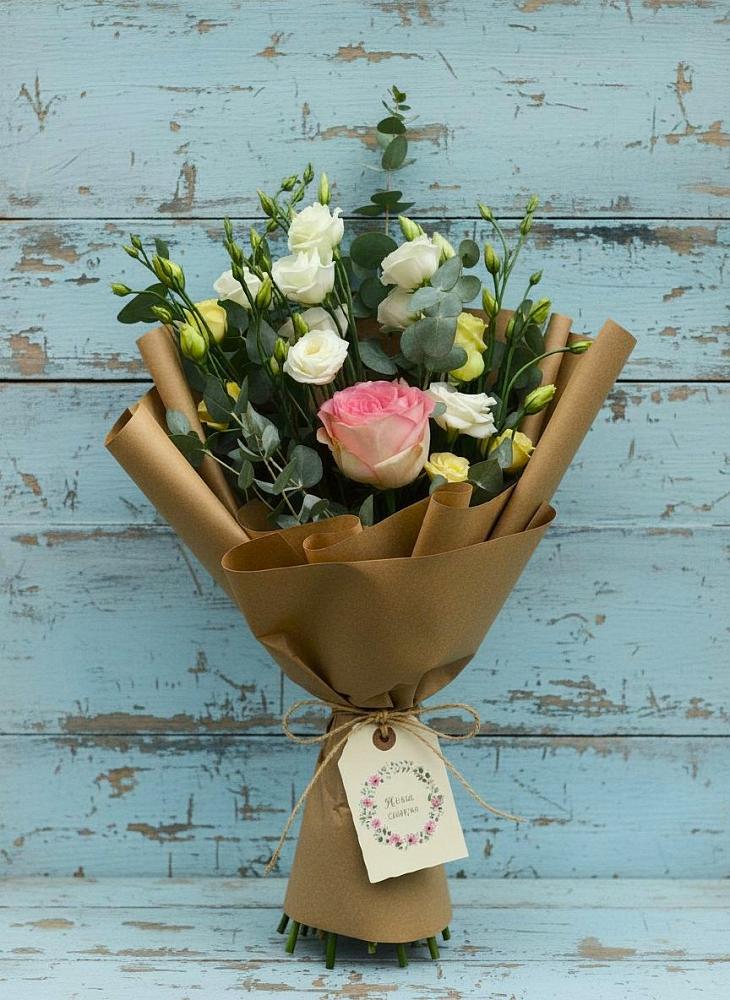 Букет цветов из: Розы и Лизиантусы в Поселок санатория Озеро Белое