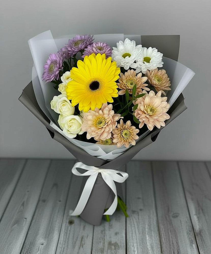 Букет цветов из: Розы, Герберы и Хризантемы в Поселок санатория Озеро Белое