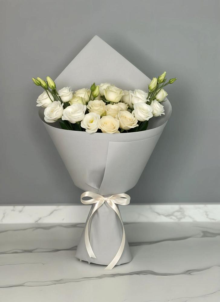 Букет цветов из: Розы и Лизиантусы в Поселок санатория Озеро Белое