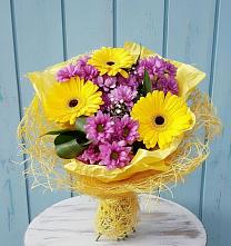 Букет цветов из:  Хризантемы и Герберы в Поселок санатория Озеро Белое