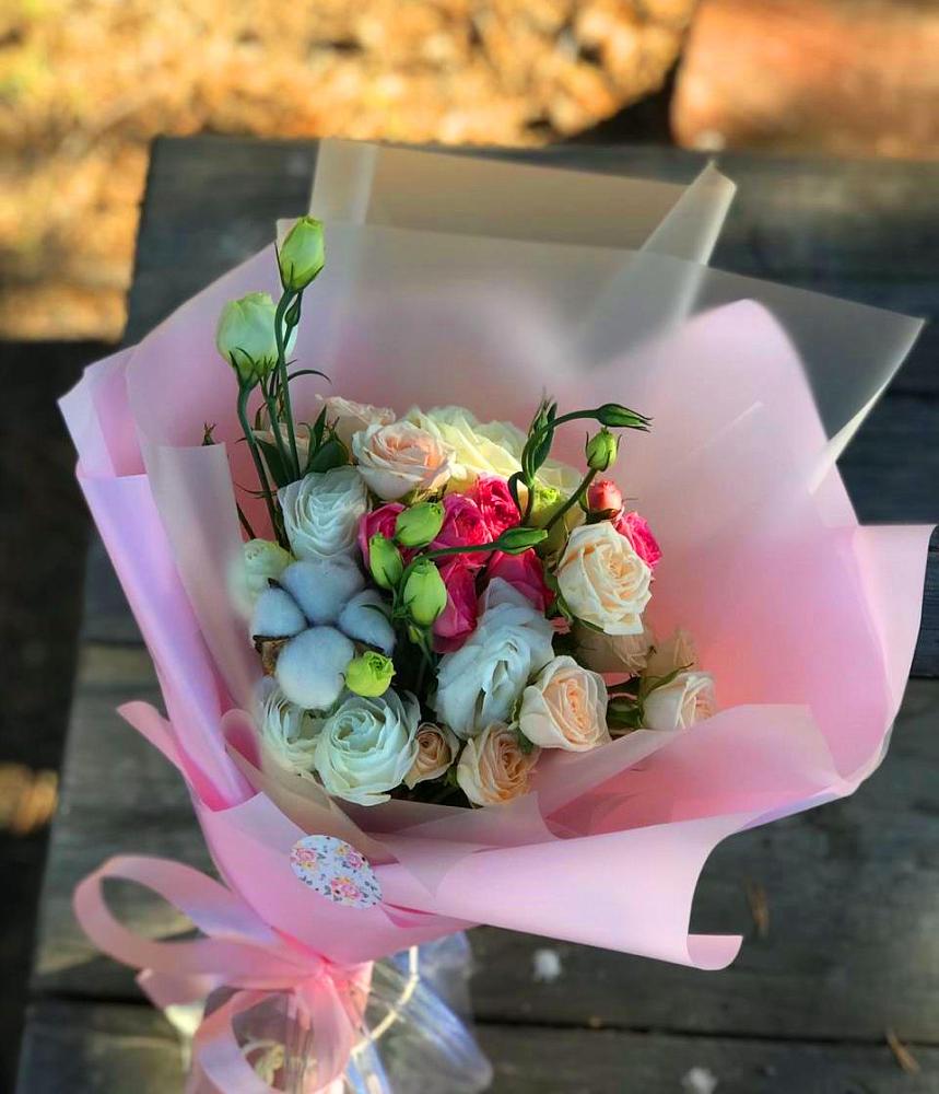 Букет цветов из: Розы и Лизиантусы в Поселок санатория Озеро Белое