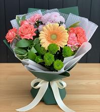 Букет цветов из:  Гвоздики, Розы, Герберы и Хризантемы в Поселок санатория Озеро Белое