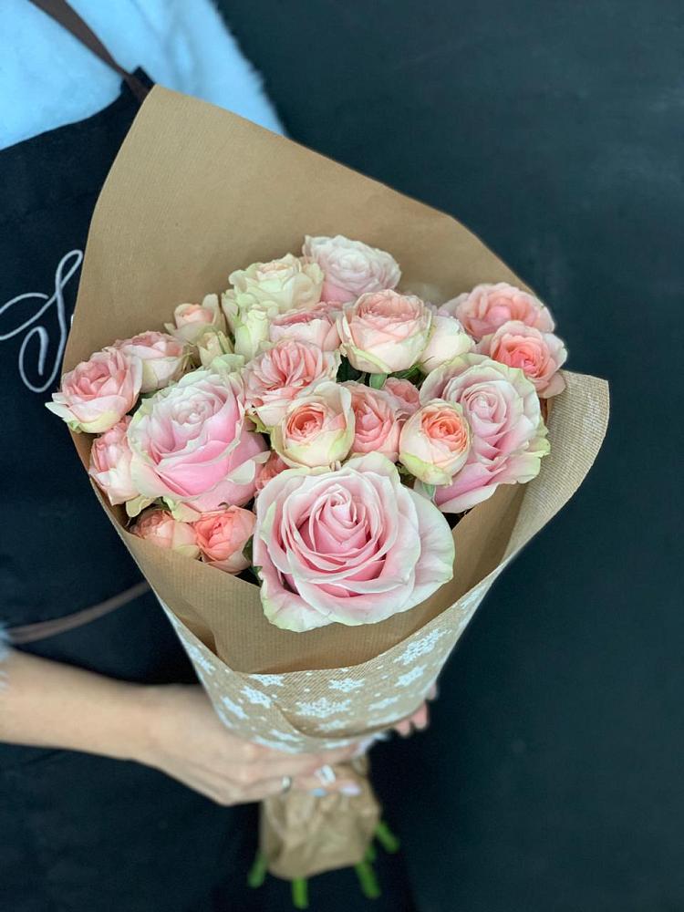 Букет цветов из: Хризантемы и Розы в Поселок санатория Озеро Белое