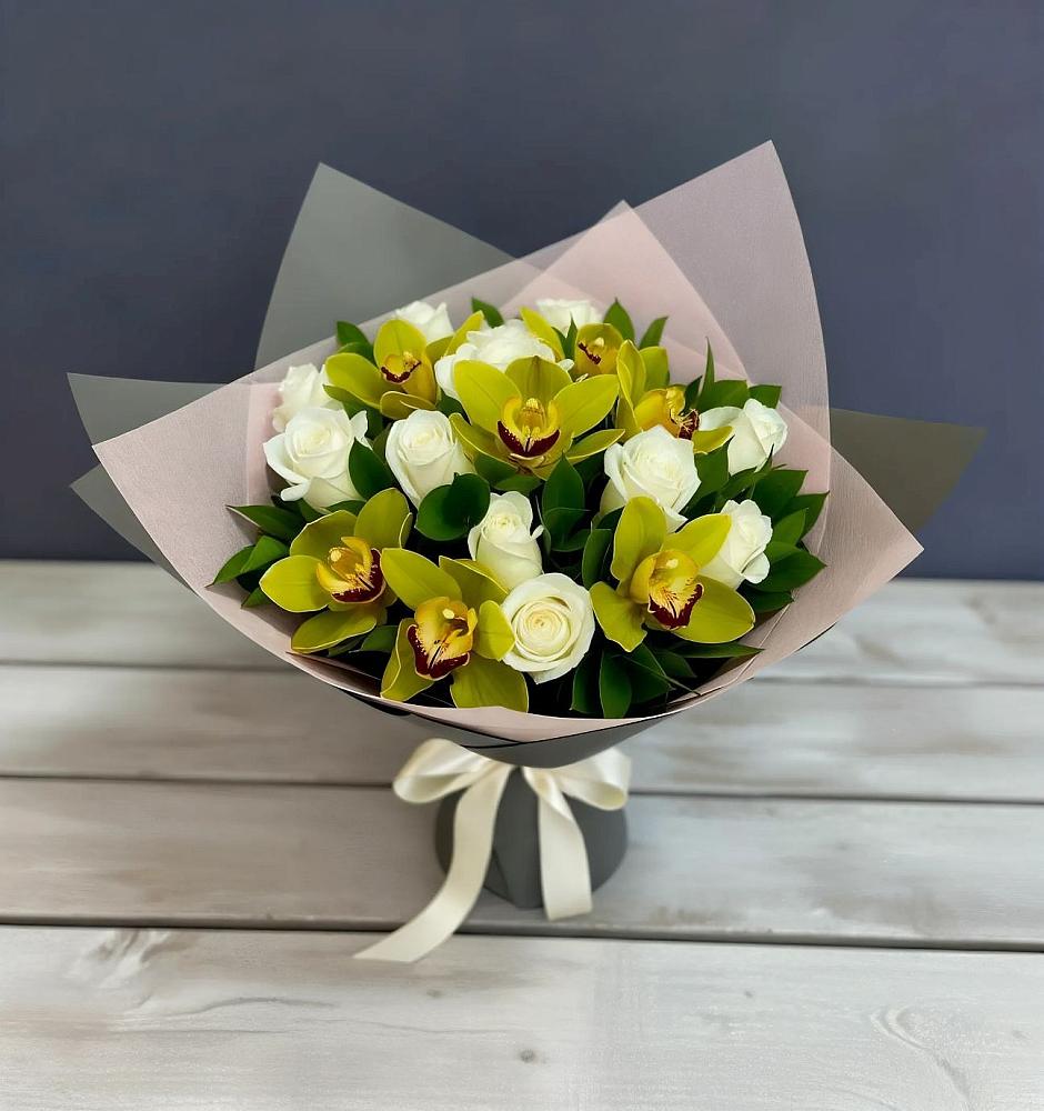 Букет цветов из: Орхидеи и Розы в Поселок санатория Озеро Белое