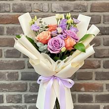 Букет цветов из:  Лизиантусы и Розы в Поселок санатория Озеро Белое