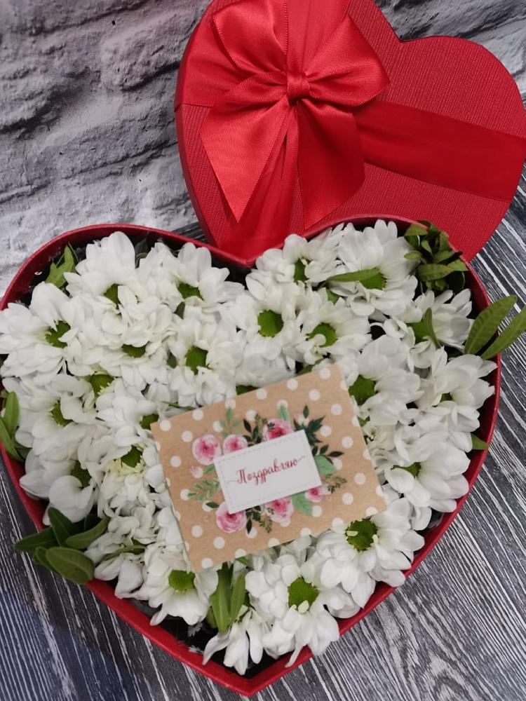 Цветочная композиция из Хризантемы в виде сердца в Поселок санатория Озеро Белое