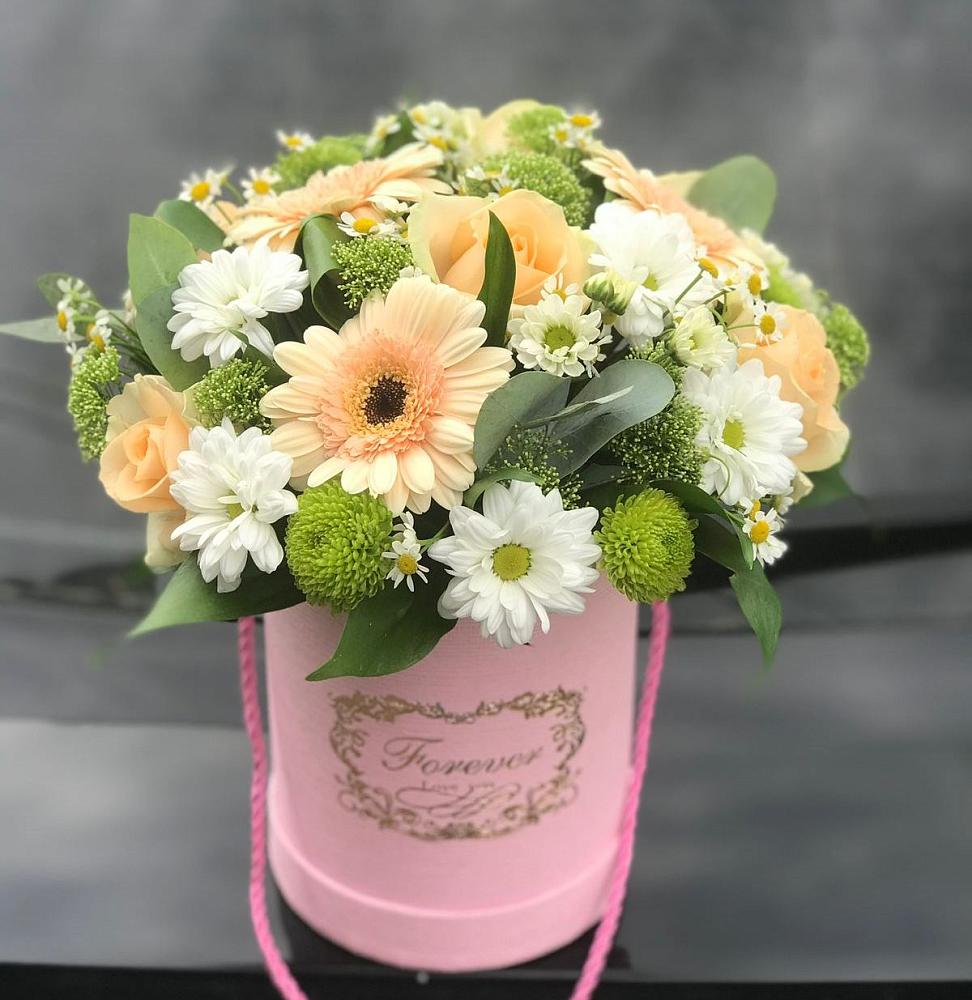 Цветочная композиция из Розы, Герберы и Хризантемы в шляпной коробке в Поселок санатория Озеро Белое