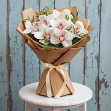 Букет цветов из:  Орхидеи и Розы в Поселок санатория Озеро Белое